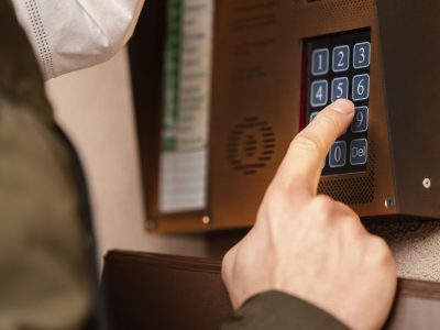 delivery-man-with-package-wearing-mask-close-up (1)